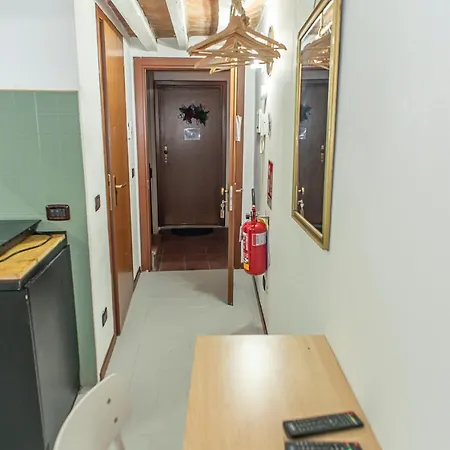 Fuoriporta Affitti Brevi - Monolocale Emanuele 5 파르마