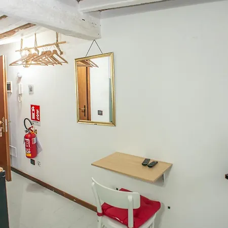 Fuoriporta Affitti Brevi - Monolocale Emanuele 5 파르마